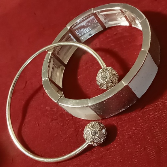 Expandable enamel bracelet & crystals cuff bracelet silver and white enamel - Picture 2 of 6